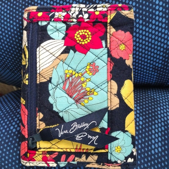 Vera Bradley wallet in Happy Snails - Picture 2 of 3